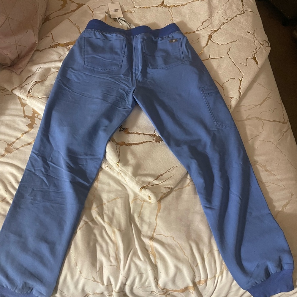 Brand new figs joggers scrub bottoms